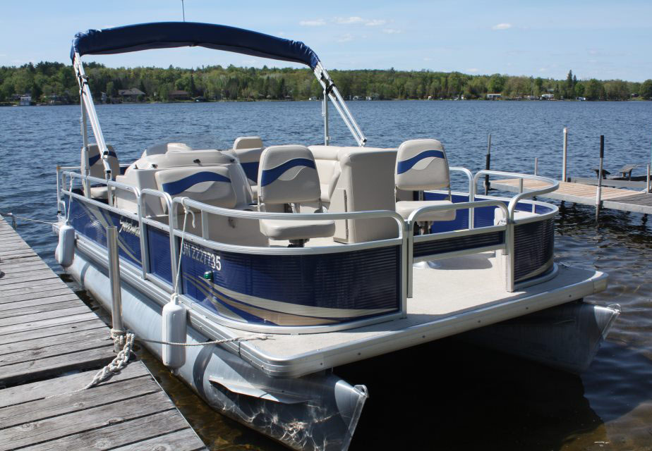 Boating on Baptiste Lake